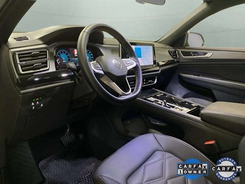 Used 2025 Volkswagen Atlas Cross Sport SE w/ Black Wheel Package image 16