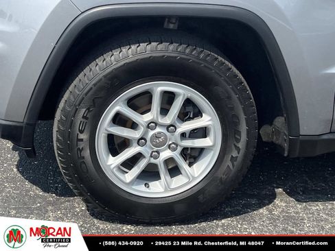 Used 2020 Jeep Grand Cherokee Laredo AWD/4WD image 10