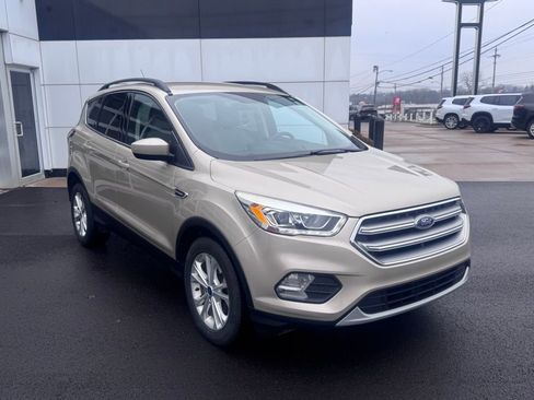 Used 2017 Ford Escape SE w/ Equipment Group 201A image 5