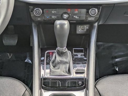 Used 2024 Jeep Compass Latitude AWD/4WD image 19