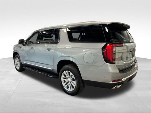 Used 2025 GMC Yukon XL Denali AWD/4WD image 5