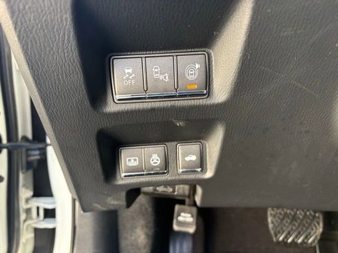 Used 2017 INFINITI Q70 L 3.7 w/ Deluxe Touring Package image 23