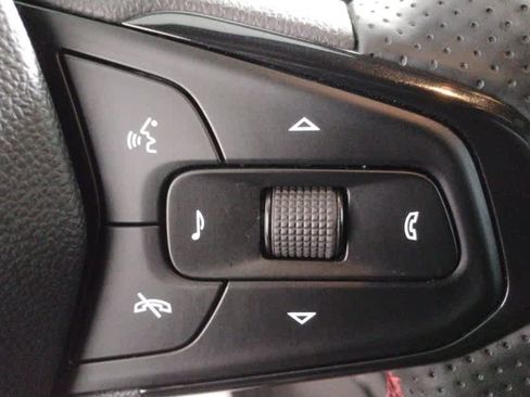 Used 2024 Chevrolet Trax RS w/ Sunroof Package image 38