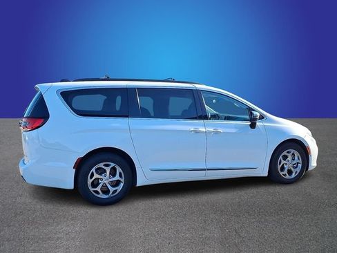 Used 2023 Chrysler Pacifica Limited FWD image 4