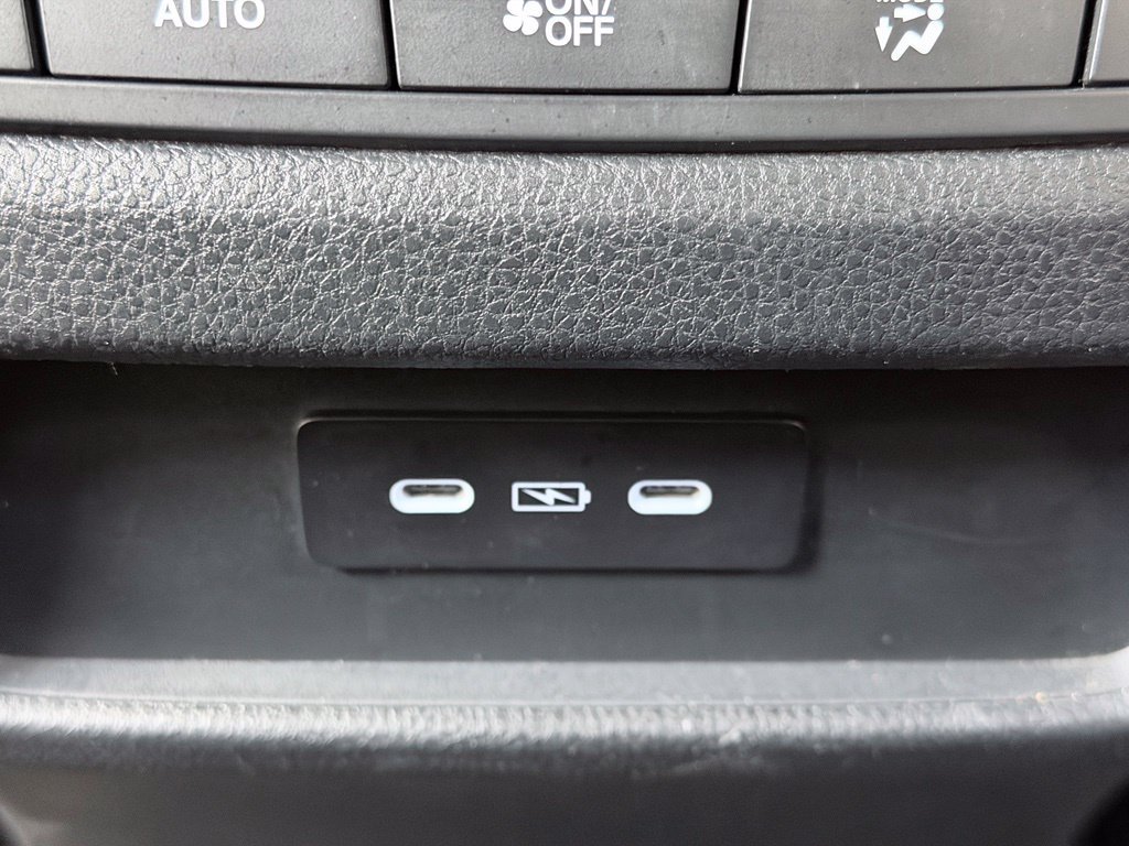 Used 2025 Honda Pilot Touring image 29