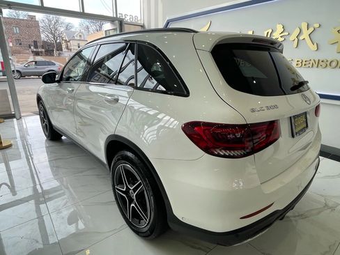 Used 2021 Mercedes-Benz GLC 300 4MATIC image 4