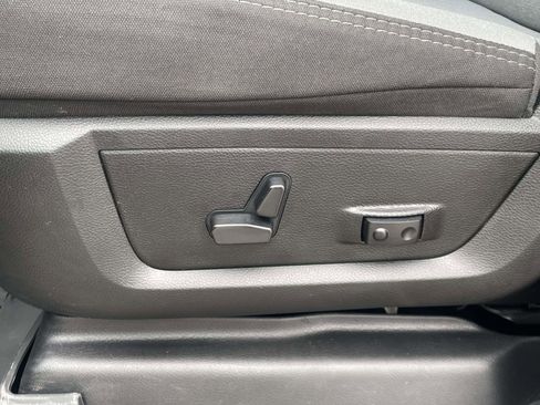 Used 2024 RAM 2500 Big Horn w/ Bed Utility Group image 15