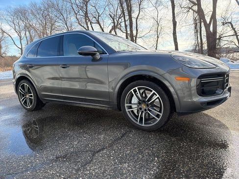 Used 2021 Porsche Cayenne Turbo image 2