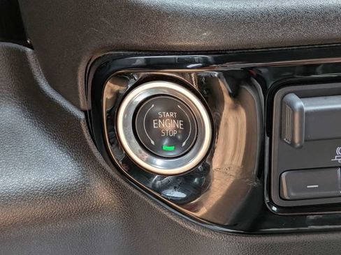 Used 2025 Chevrolet Silverado 1500 LT AWD/4WD image 28