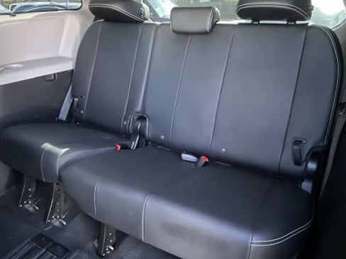 Used 2015 Toyota Sienna SE FWD image 15