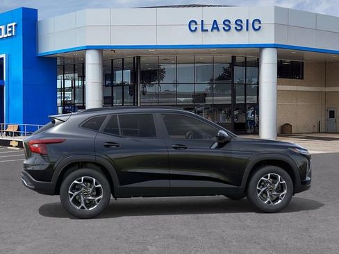 New 2026 Chevrolet Trax LT w/ LT Convenience Package FWD image 5