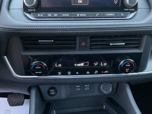 Used 2025 Nissan Rogue SV FWD image 28