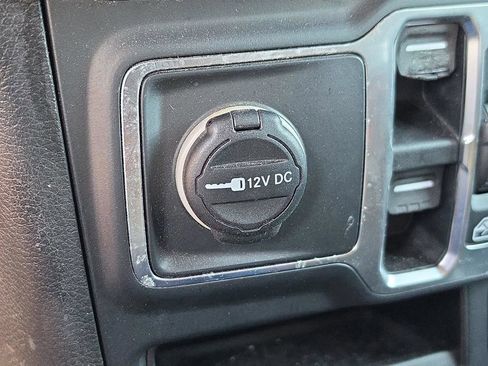 Used 2018 Jeep Wrangler Unlimited Sahara AWD/4WD image 30
