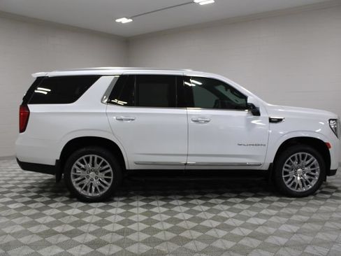 Used 2024 GMC Yukon SLT w/ SLT Luxury Package AWD/4WD image 12