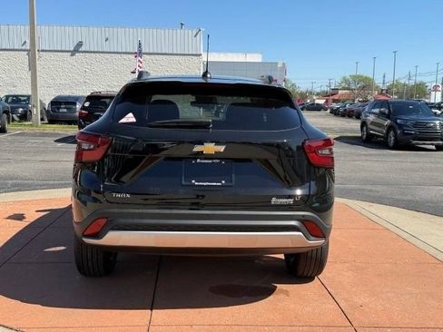 New 2026 Chevrolet Trax LT w/ LT Convenience Package FWD image 5