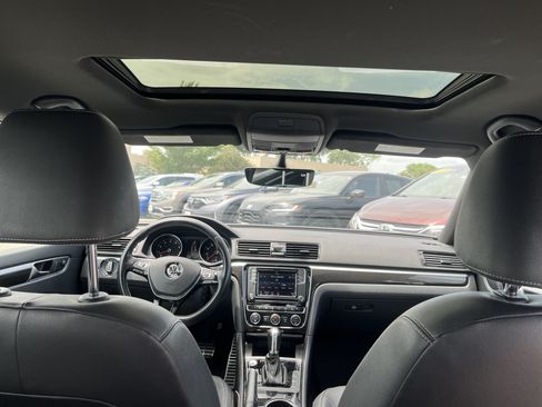 Used 2018 Volkswagen Passat GT FWD image 16