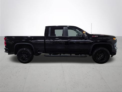 Used 2022 Chevrolet Silverado 2500 LT w/ Midnight Edition AWD/4WD image 8