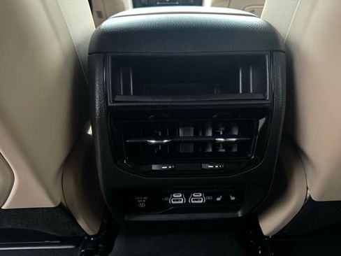 Certified 2025 Jeep Grand Cherokee Limited image 25