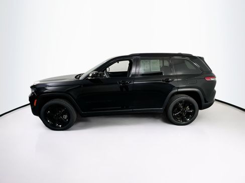 Used 2023 Jeep Grand Cherokee Altitude AWD/4WD image 8