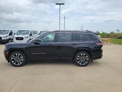 Used 2023 Jeep Grand Cherokee L Overland w/ Luxury Tech Group IV AWD/4WD image 6