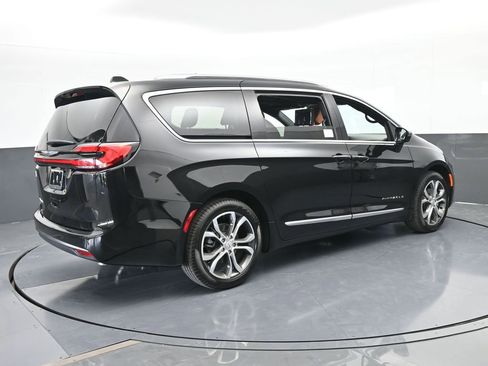 New 2026 Chrysler Pacifica Pinnacle image 6