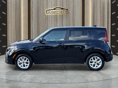 Used 2022 Kia Soul LX w/ Technology Package image 4