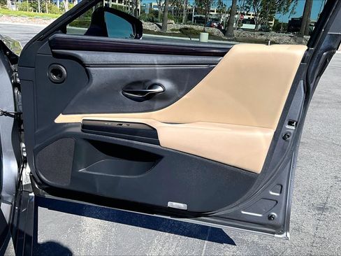 Used 2021 Lexus ES 300h w/ Premium Package FWD image 21