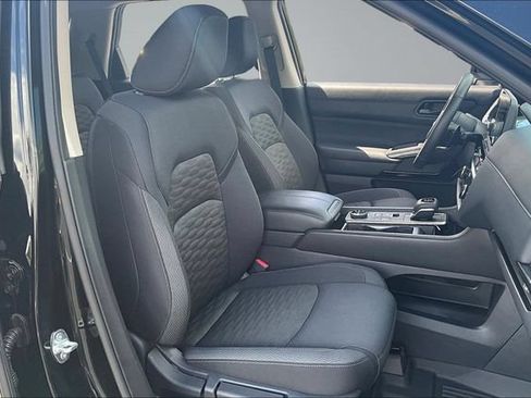 Used 2025 Nissan Pathfinder SV AWD/4WD image 27