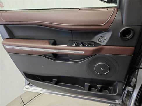 Used 2024 Ford Expedition Limited image 31