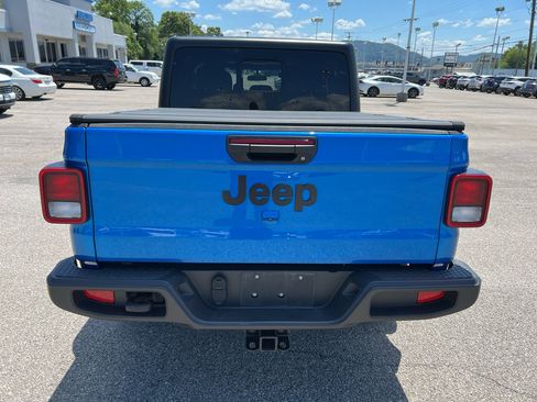 Used 2022 Jeep Gladiator Sport AWD/4WD image 6