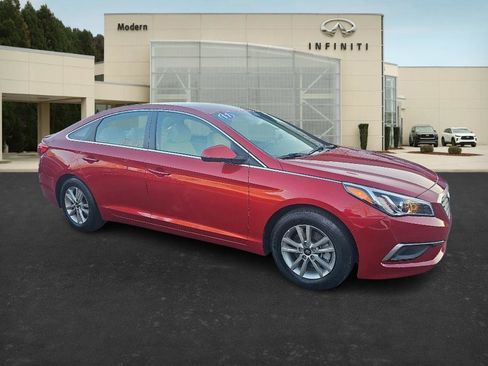 Used 2017 Hyundai Sonata SE image 2