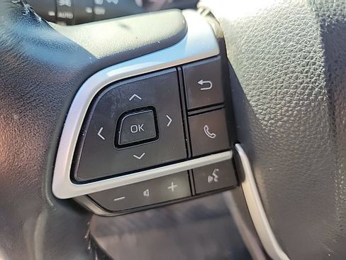 Used 2022 Toyota Highlander XLE AWD/4WD image 10