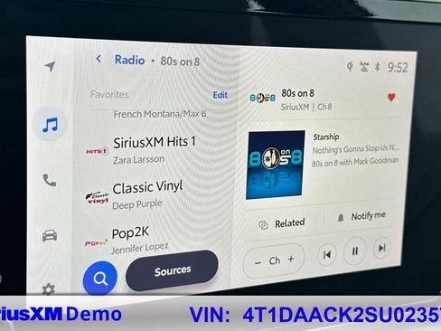 Used 2025 Toyota Camry SE w/ Convenience Package image 28