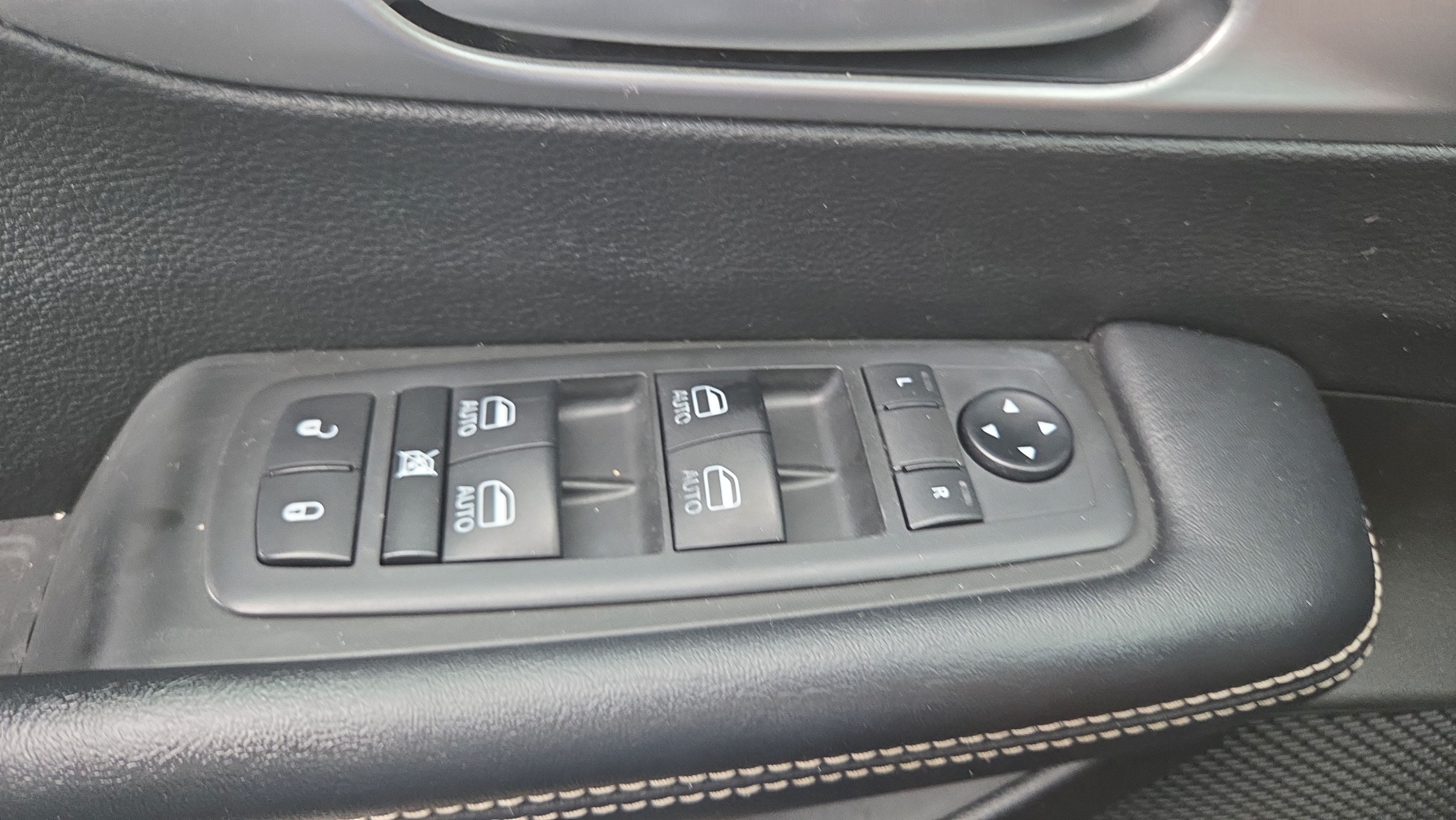 Used 2019 Chrysler Pacifica Touring-L Plus w/ S Appearance Package FWD image 30