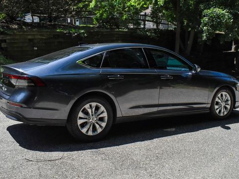 Used 2023 Honda Accord EX image 6