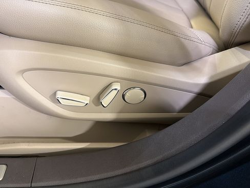 Used 2022 Lincoln Nautilus FWD w/ Premium Package image 11