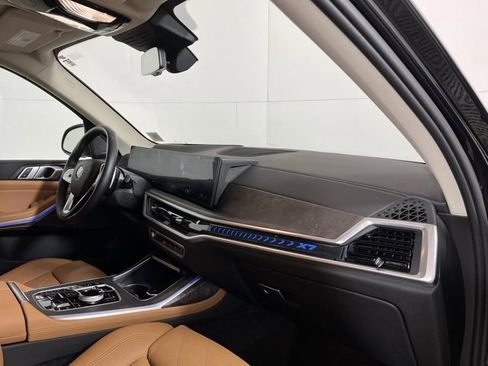 Used 2024 BMW X7 xDrive40i w/ Premium Package image 23