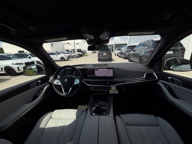 Used 2026 BMW X7 xDrive40i AWD/4WD image 25