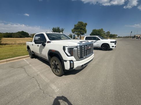 Used 2024 GMC Sierra 2500 Denali w/ Denali Reserve Package AWD/4WD image 11