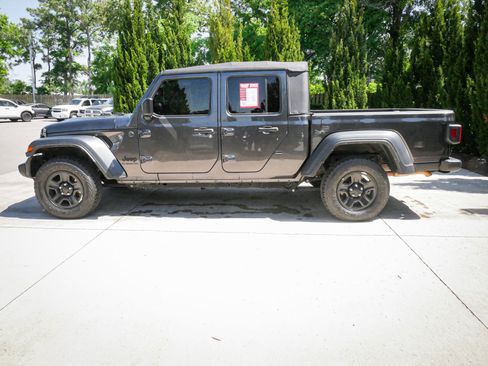 Used 2022 Jeep Gladiator Sport image 7