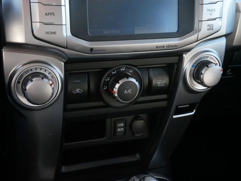 Used 2019 Toyota 4Runner SR5 Premium image 23