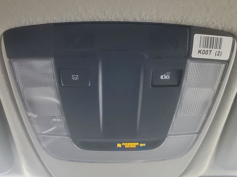 Used 2025 Kia Niro LX image 32