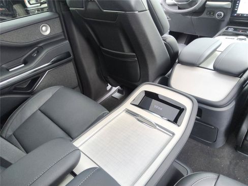 New 2026 Lincoln Navigator Reserve w/ Jet Appearance Package AWD/4WD image 23