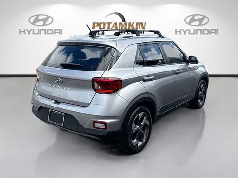 Used 2023 Hyundai Venue SEL image 5