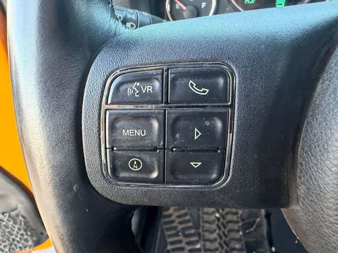 Used 2012 Jeep Wrangler Unlimited Rubicon w/ Connectivity Group AWD/4WD image 11