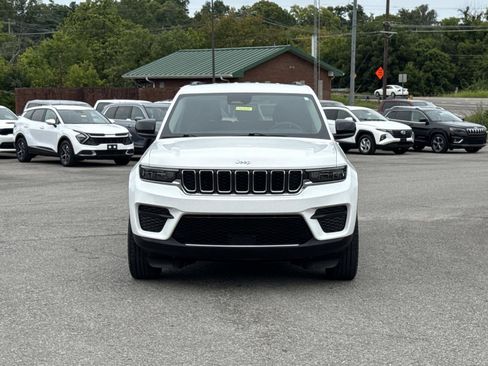 Certified 2023 Jeep Grand Cherokee Laredo w/ Luxury Tech Group I AWD/4WD image 2