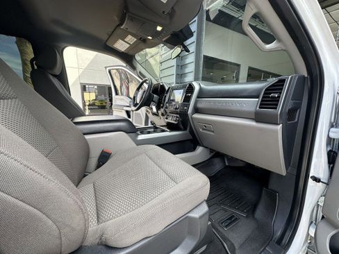 Used 2022 Ford F250 XLT w/ FX4 Off-Road Package image 16