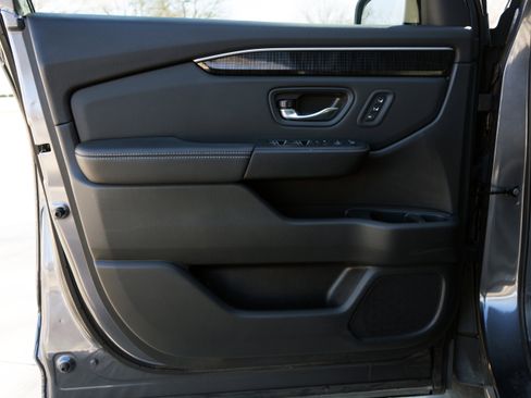 Certified 2025 Honda Pilot Elite image 38