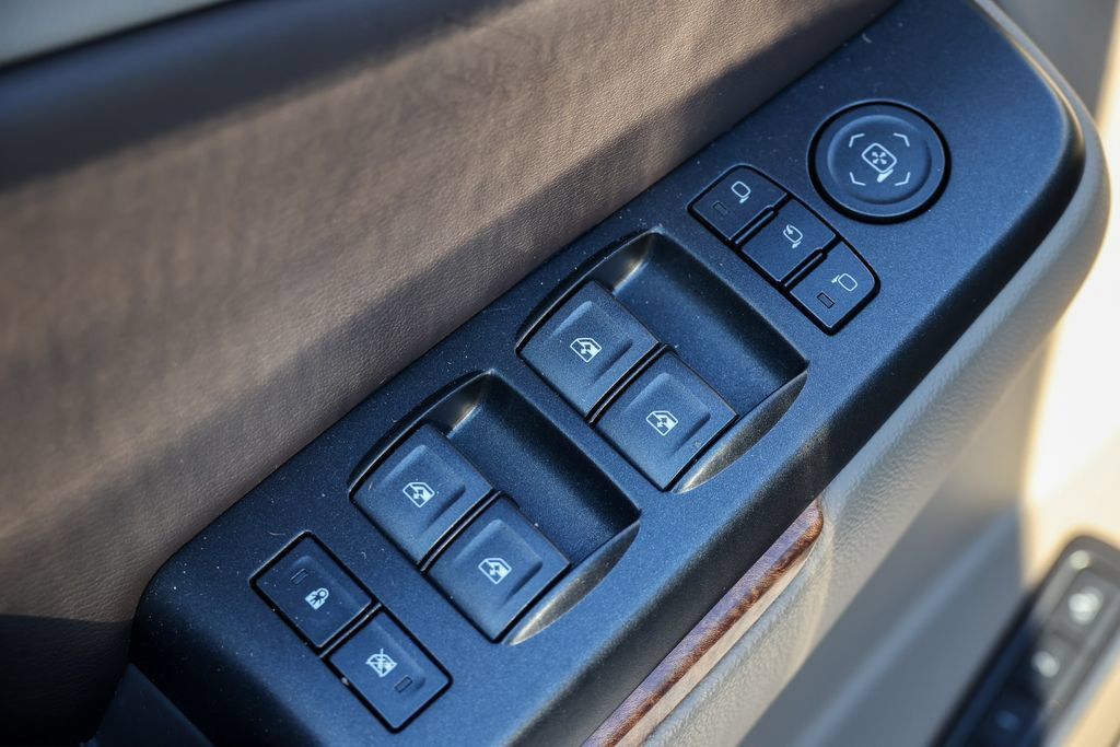 Used 2016 Chevrolet Tahoe LTZ AWD/4WD image 5