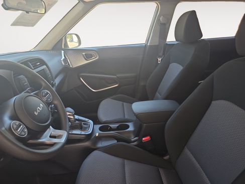 Certified 2025 Kia Soul LX w/ LX Technology Package FWD image 21